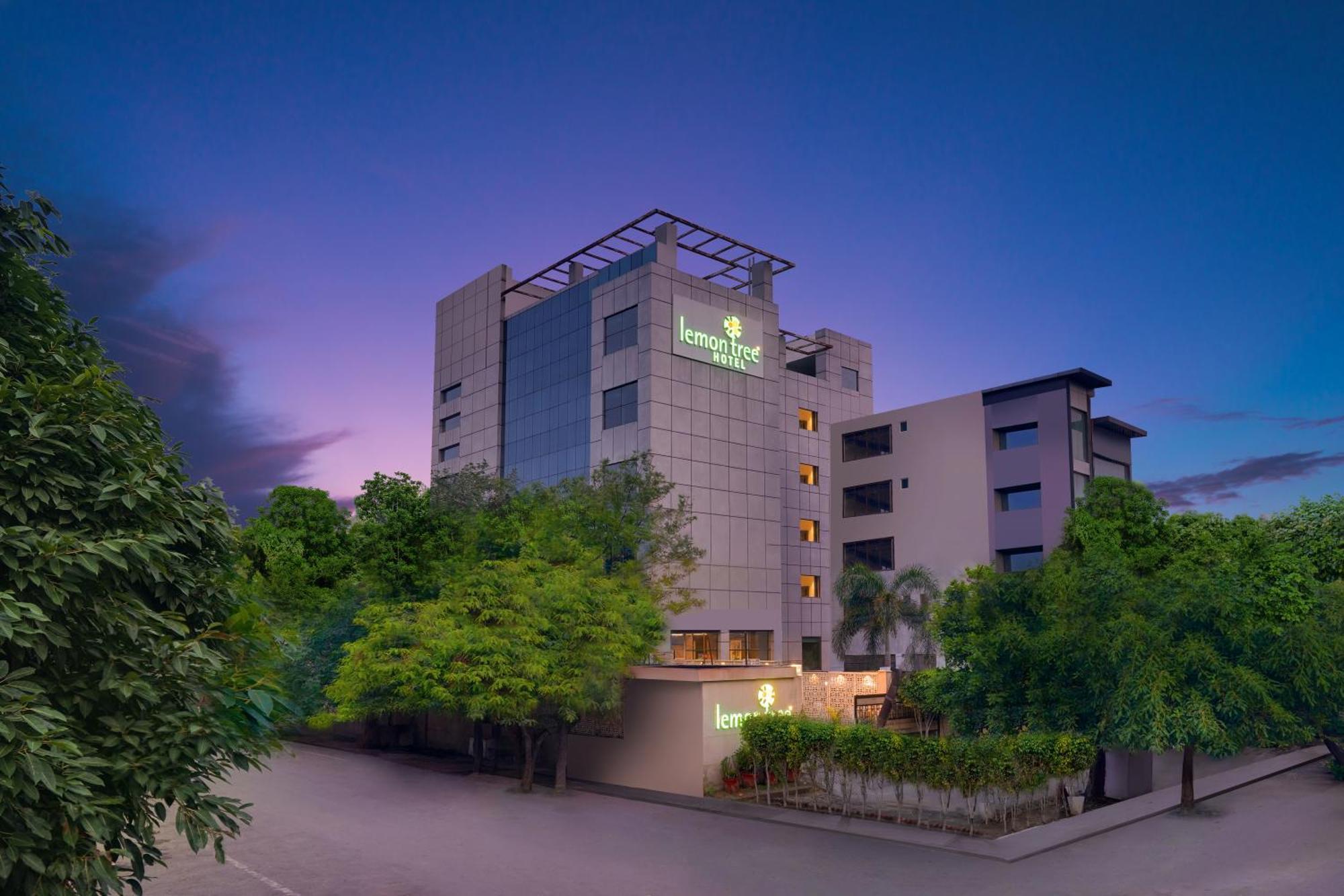 Lemon Tree Hotel, Noida Exterior photo