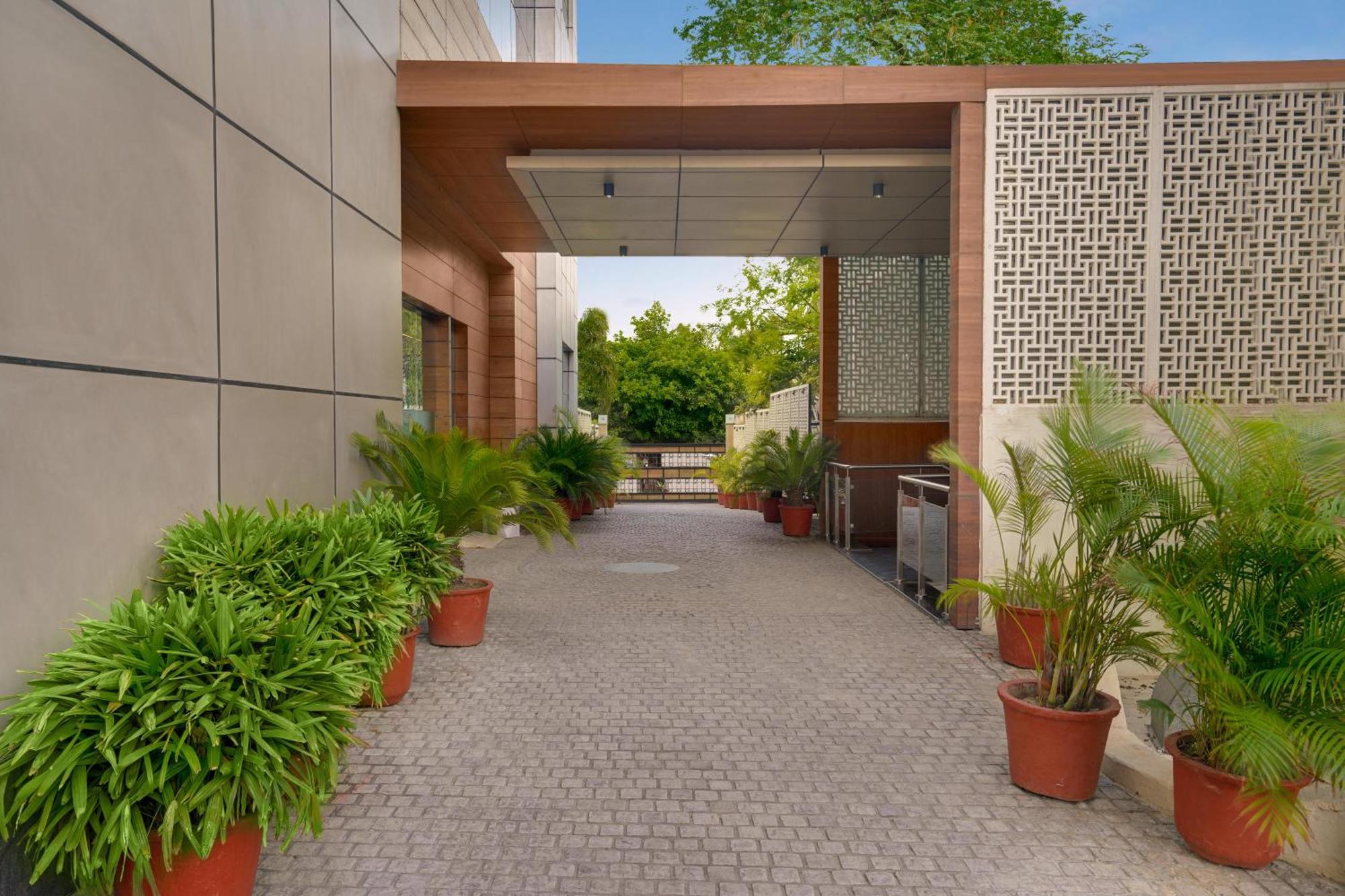 Lemon Tree Hotel, Noida Exterior photo