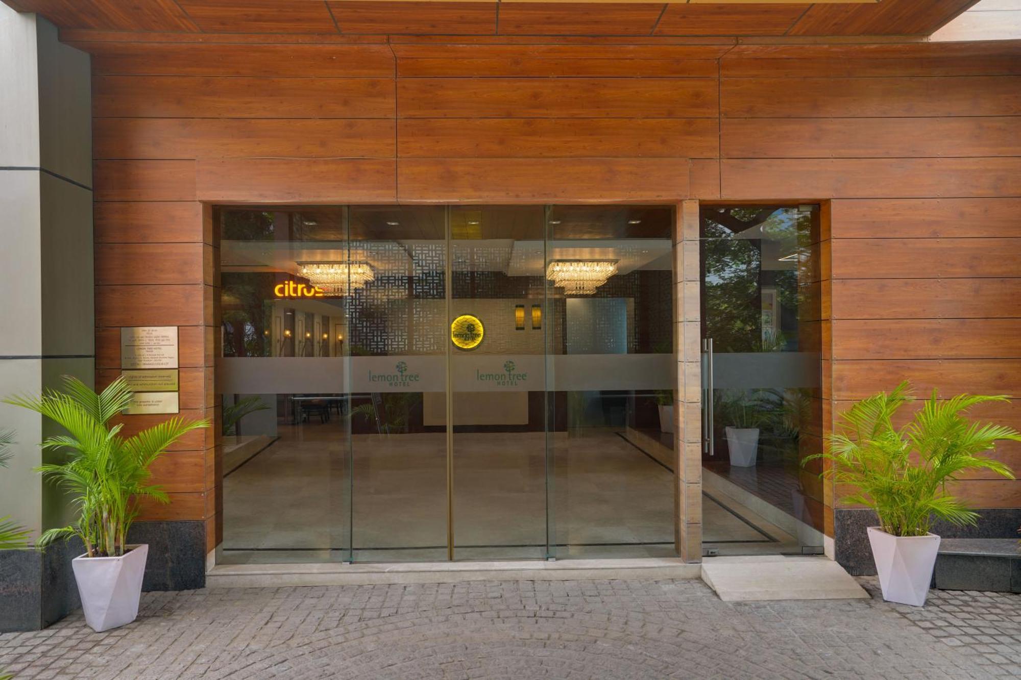 Lemon Tree Hotel, Noida Exterior photo
