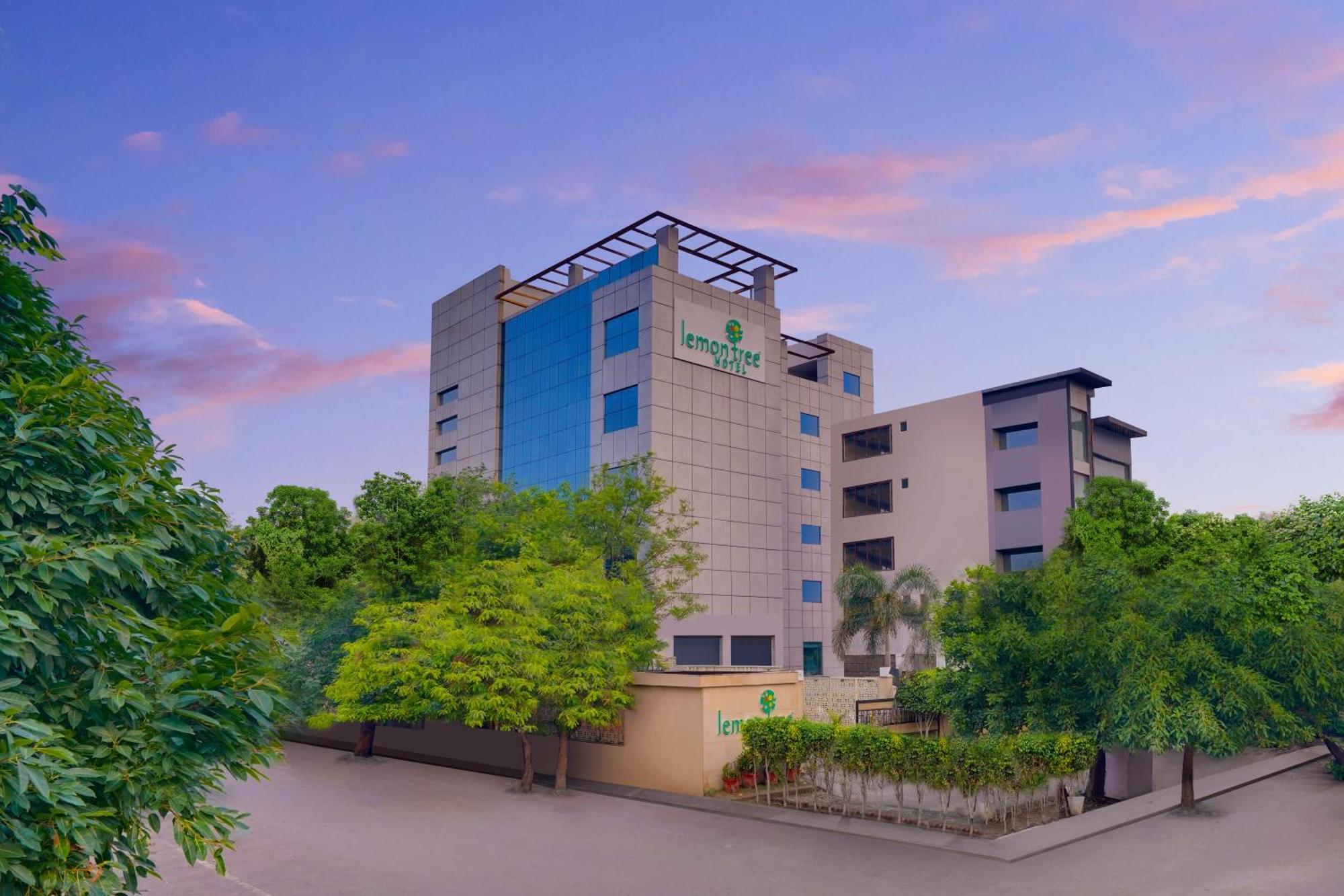 Lemon Tree Hotel, Noida Exterior photo