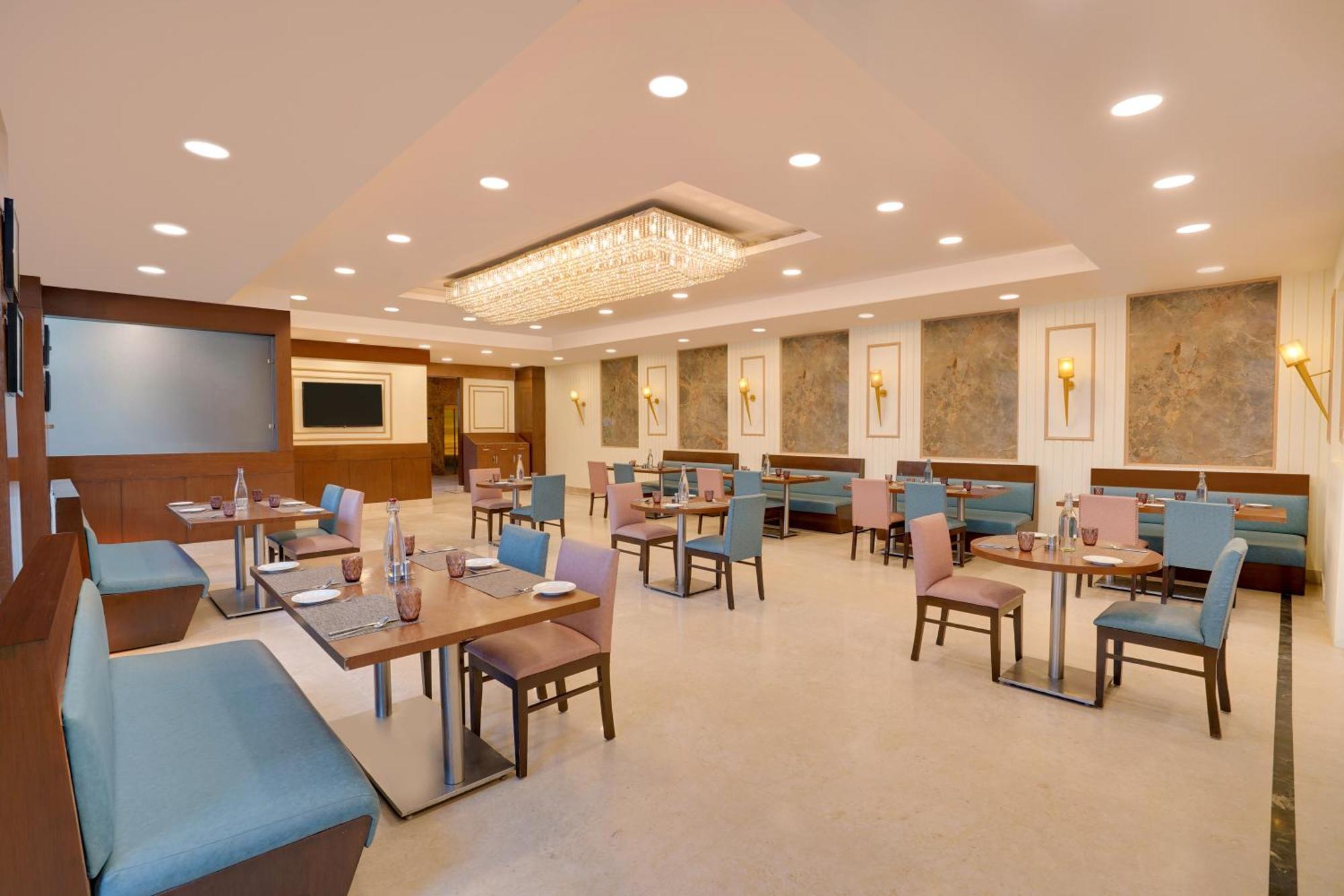 Lemon Tree Hotel, Noida Exterior photo