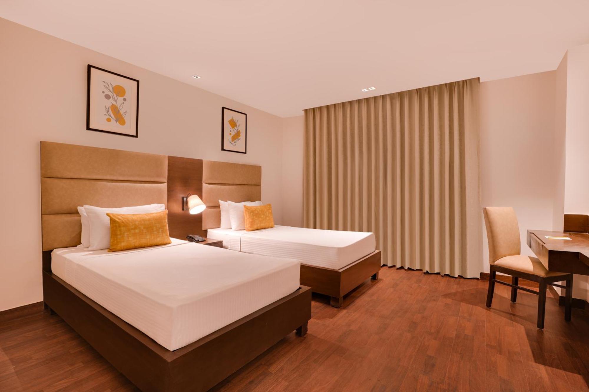 Lemon Tree Hotel, Noida Exterior photo