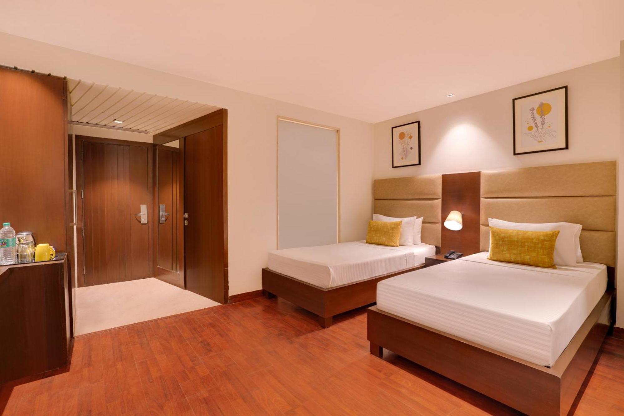 Lemon Tree Hotel, Noida Exterior photo