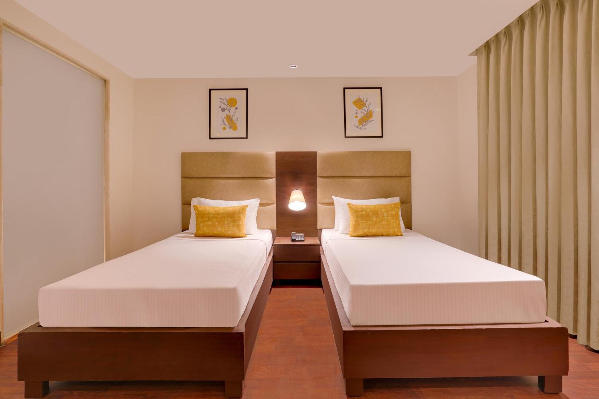 Lemon Tree Hotel, Noida Exterior photo