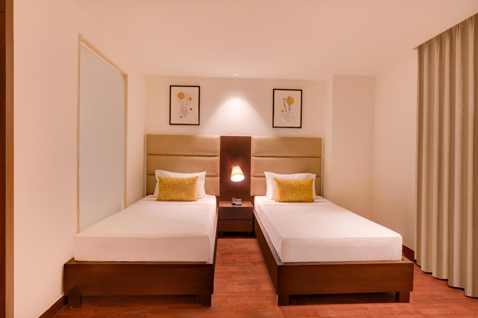 Lemon Tree Hotel, Noida Exterior photo