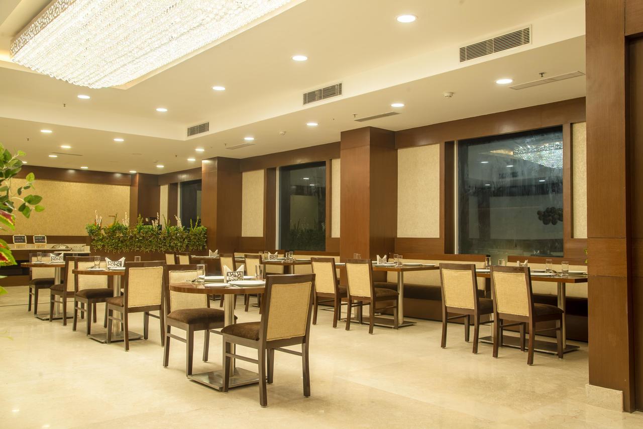 Lemon Tree Hotel, Noida Exterior photo
