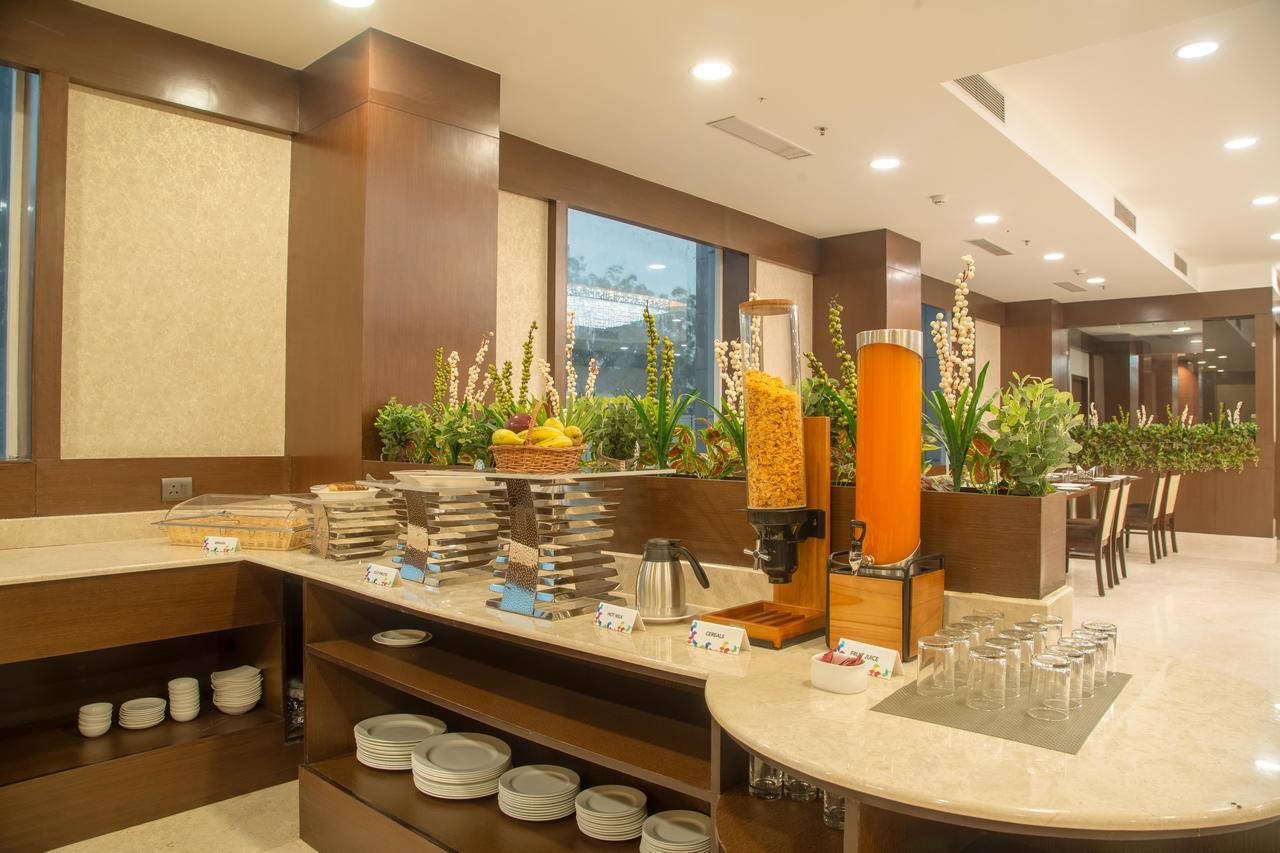 Lemon Tree Hotel, Noida Exterior photo