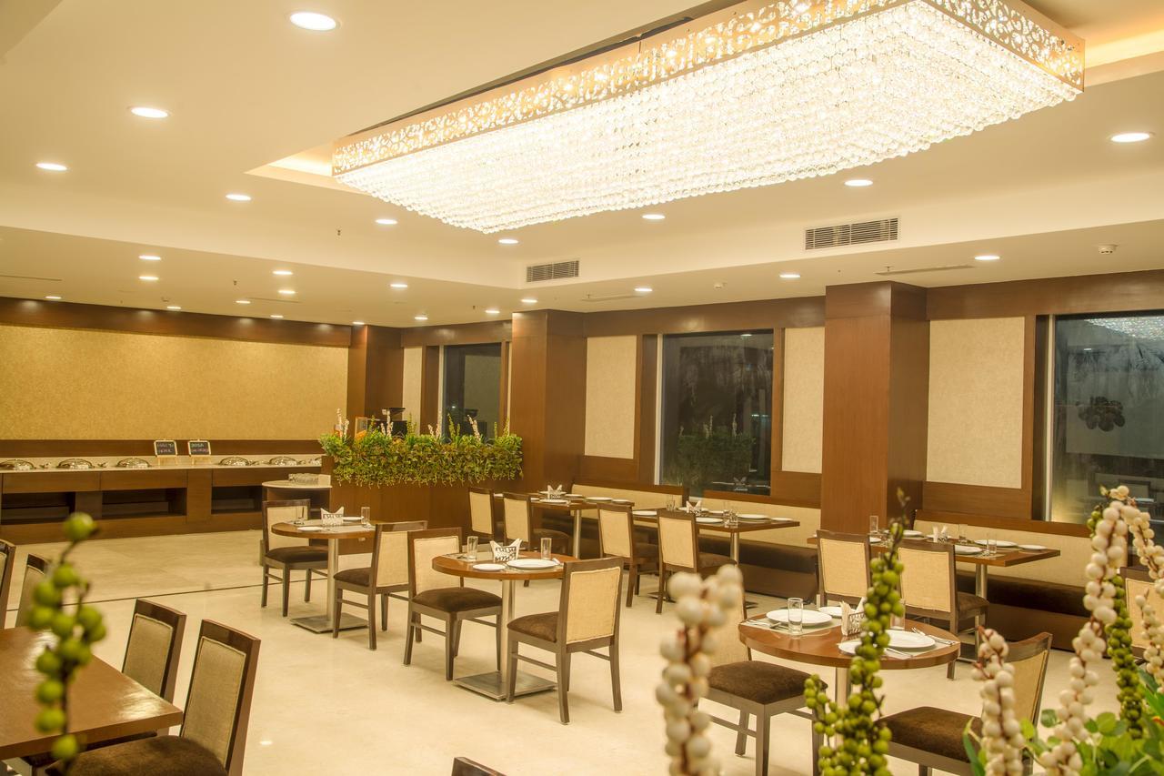 Lemon Tree Hotel, Noida Exterior photo
