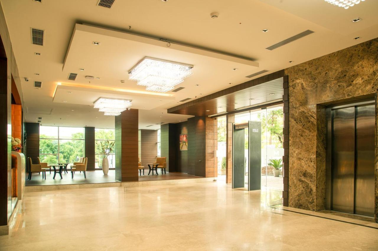 Lemon Tree Hotel, Noida Exterior photo