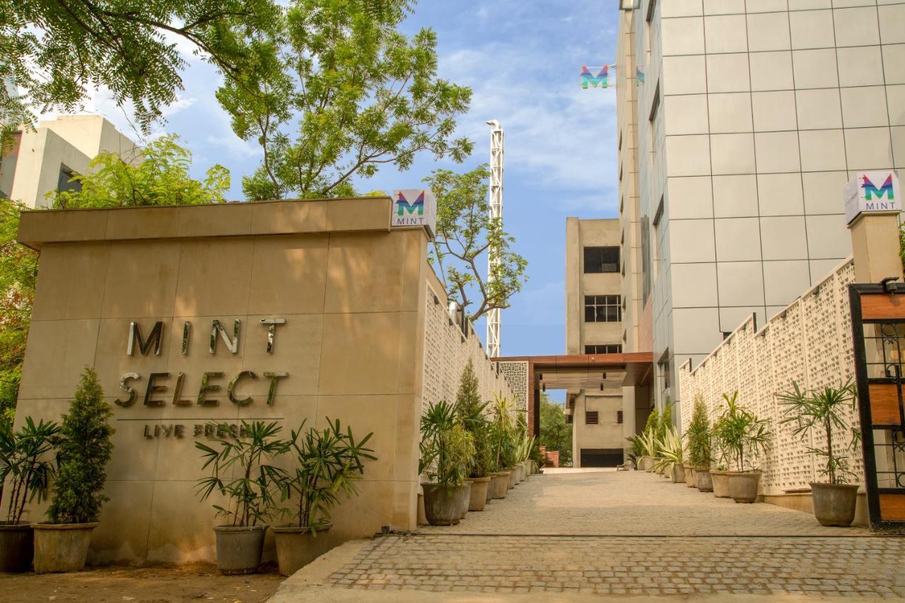 Lemon Tree Hotel, Noida Exterior photo