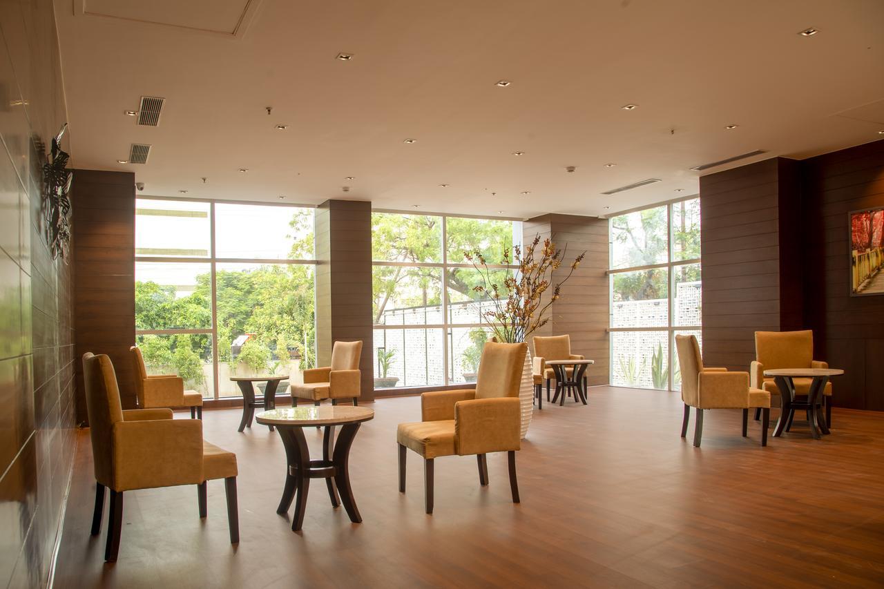 Lemon Tree Hotel, Noida Exterior photo
