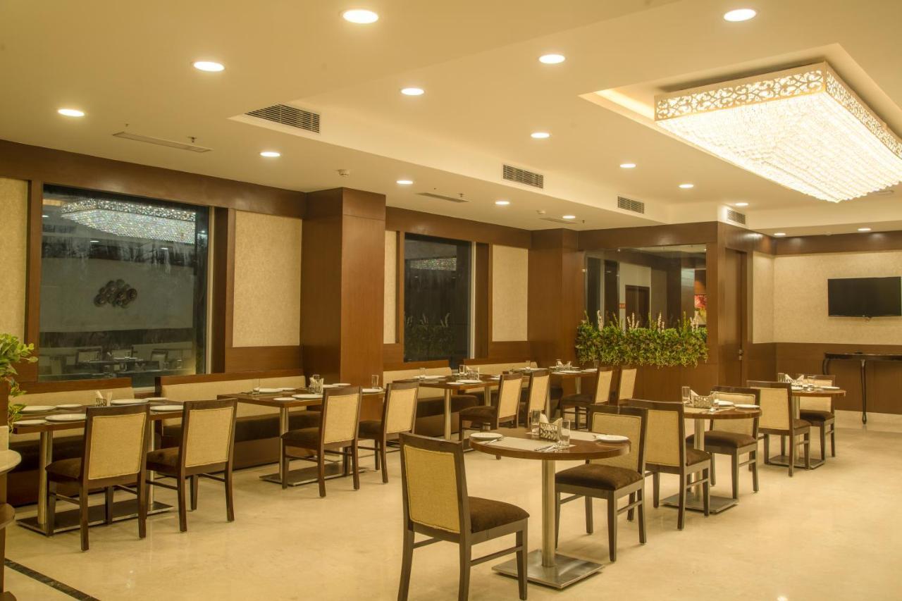 Lemon Tree Hotel, Noida Exterior photo