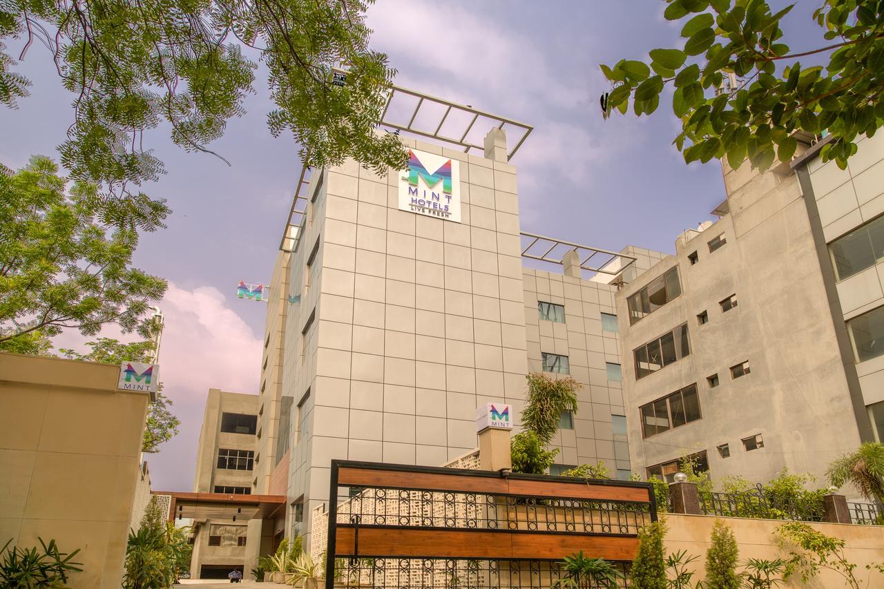 Lemon Tree Hotel, Noida Exterior photo