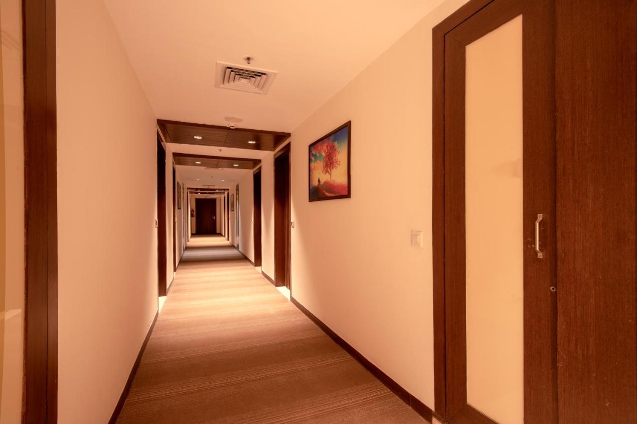 Lemon Tree Hotel, Noida Exterior photo